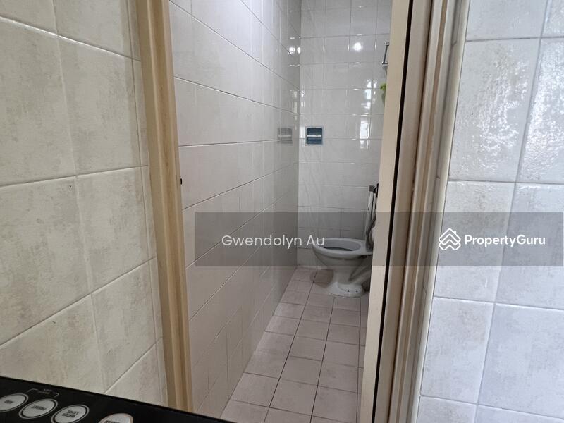 82 Commonwealth Close