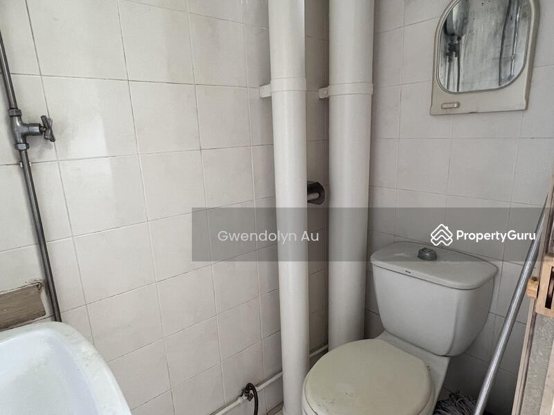 82 Commonwealth Close