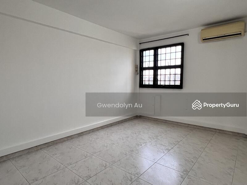 82 Commonwealth Close