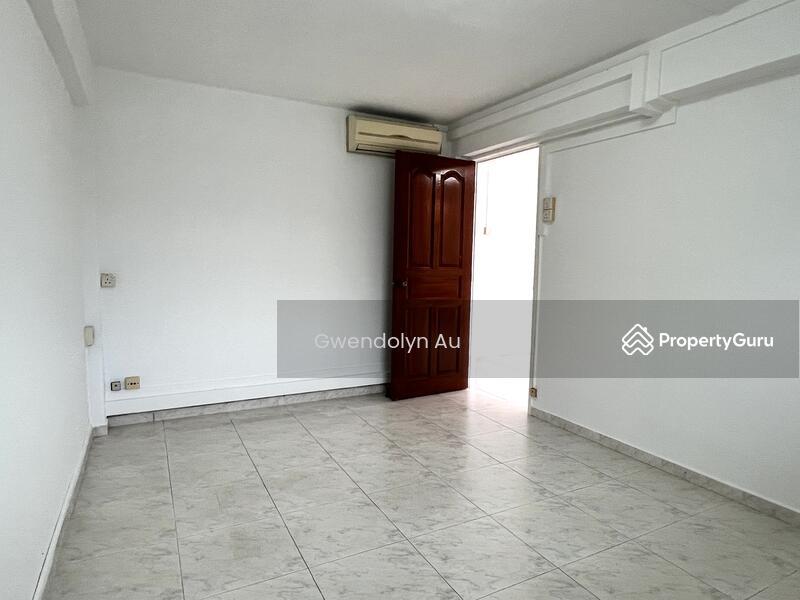 82 Commonwealth Close