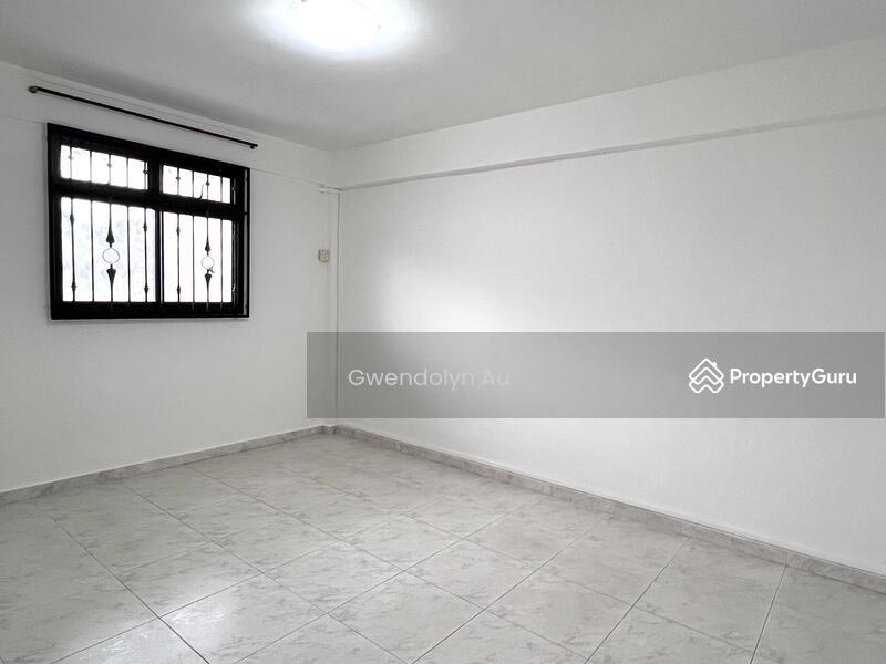 82 Commonwealth Close