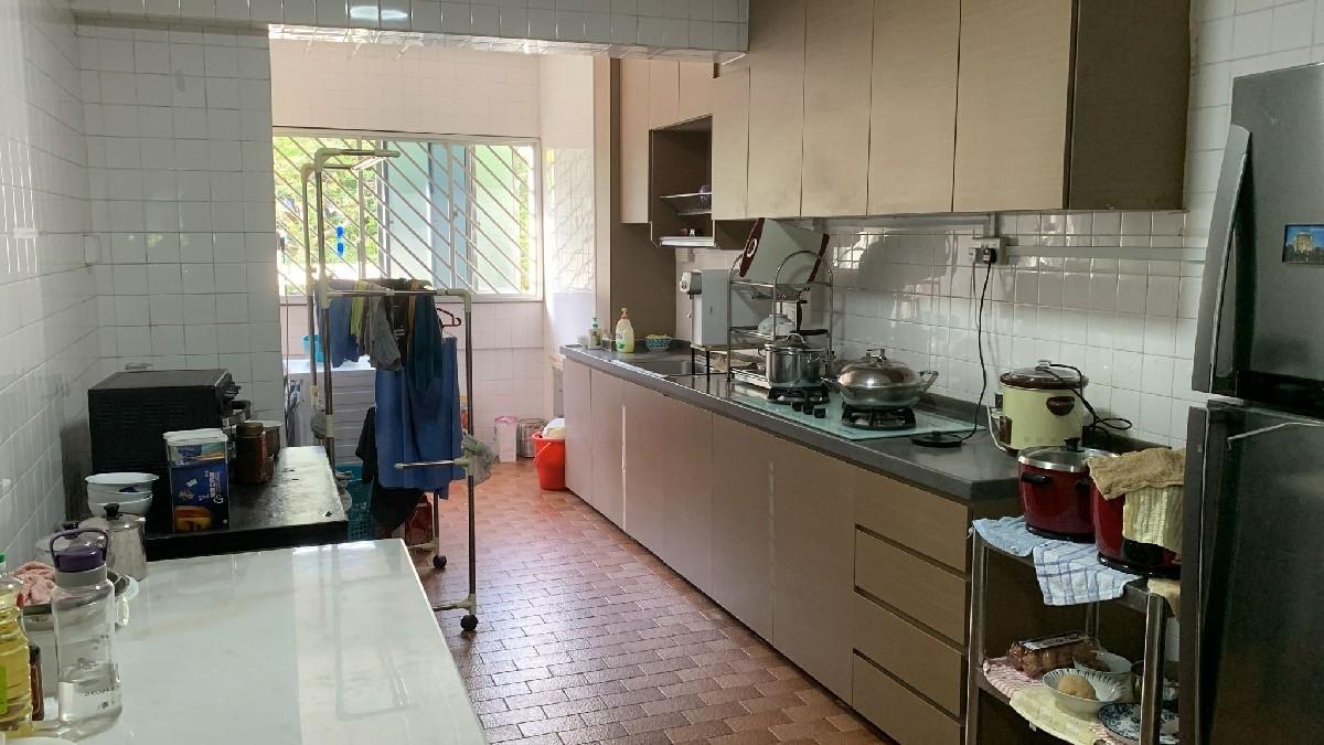 112 Tampines Street 11 HDB Apartment For Sale, $495,000, 2 Bed 2 Bath 807 sqft $613.00 psf