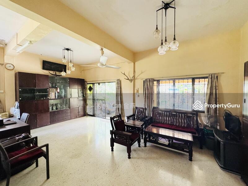 Regular land shape, wide frontage at elevated ground, great to do renovation, A&A or rebuild