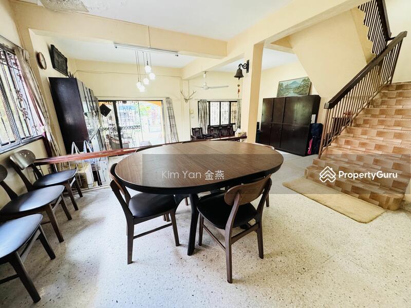 Regular land shape, wide frontage at elevated ground, great to do renovation, A&A or rebuild