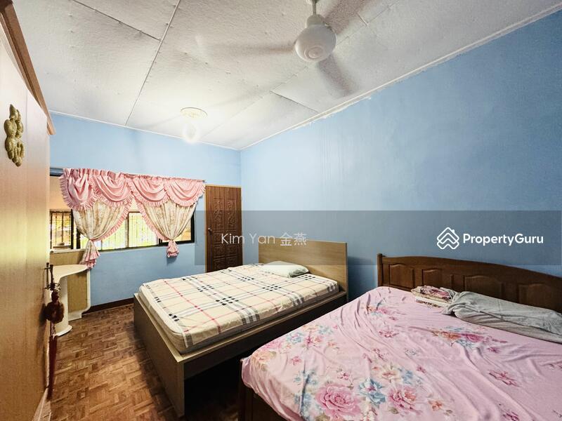 Regular land shape, wide frontage at elevated ground, great to do renovation, A&A or rebuild