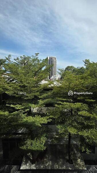 Cheap and rare Semi D with solar panels.