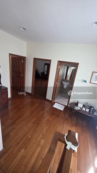 Cheap and rare Semi D with solar panels.