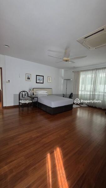 Cheap and rare Semi D with solar panels.