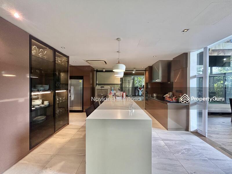 D21 Beautiful Freehold Bungalow