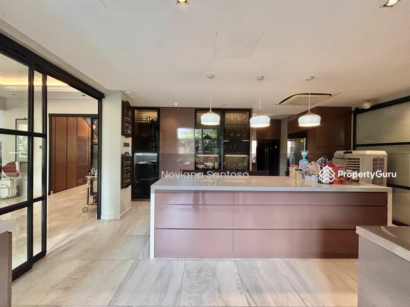 D21 Beautiful Freehold Bungalow