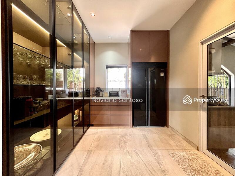 D21 Beautiful Freehold Bungalow