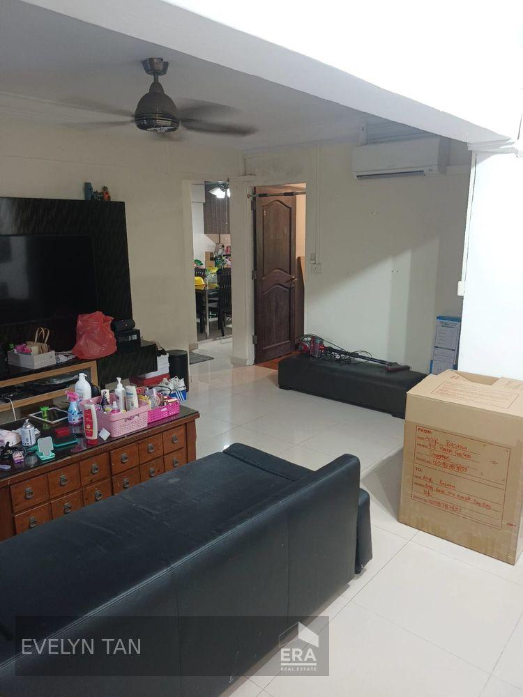 Prop-GPT: HDB - 2 room: D22 Jurong East 415 Pandan Gardens