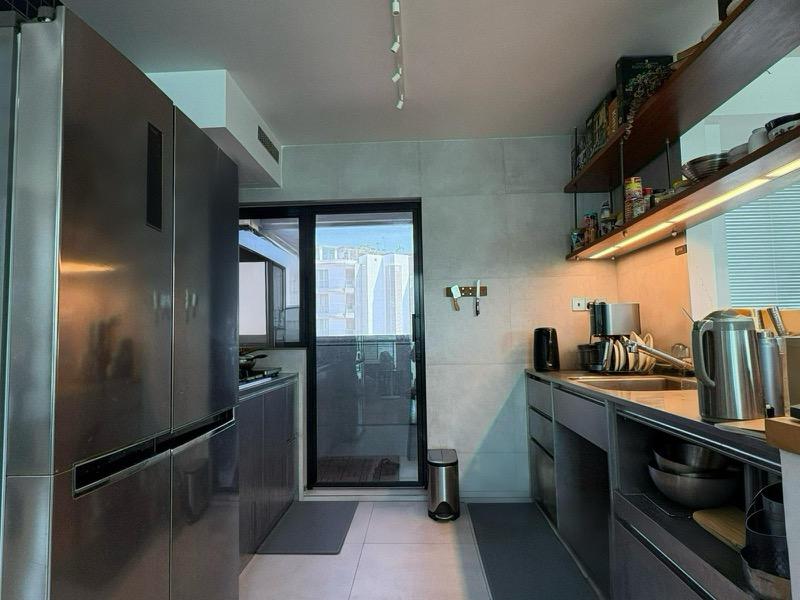 Mackenzie Regency Condominium For Sale, $1,900,000, 2 Bed 2 Bath 1,087 sqft $1,748.00 psf