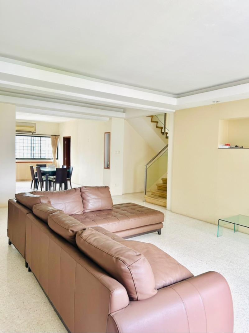 Prop-GPT: Condominium: D09  Grange Heights