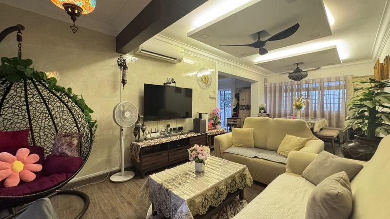 Prop-GPT: HDB Apartment: D18 Pasir Ris 233 Pasir Ris Drive 4