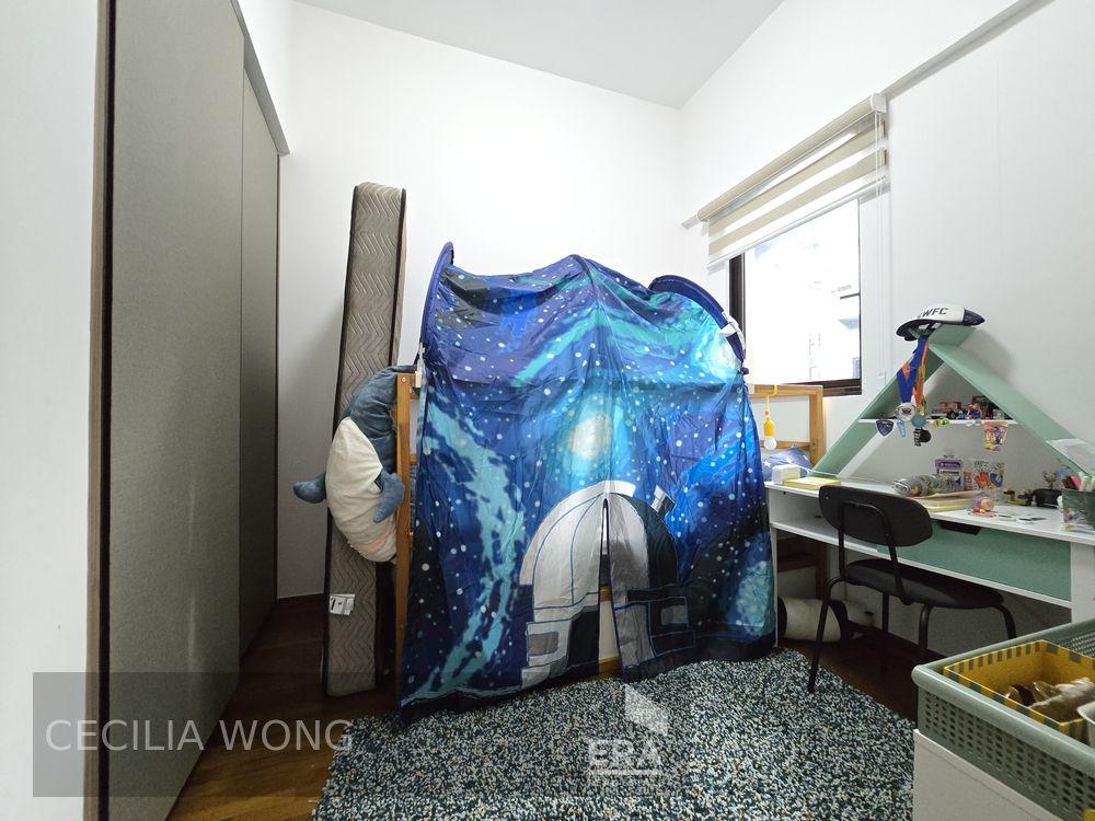 4-bedroom Strata Landed for Sale (with Private Carpark Space)