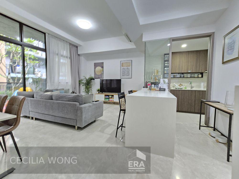 4-bedroom Strata Landed for Sale (with Private Carpark Space)