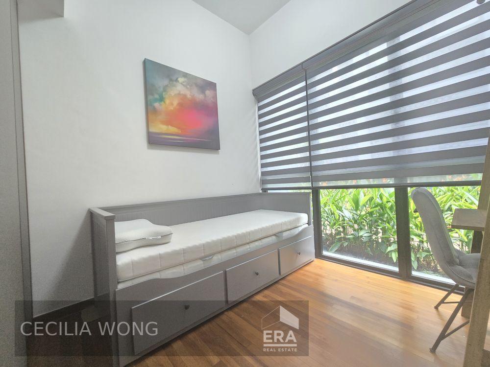 4-bedroom Strata Landed for Sale (with Private Carpark Space)