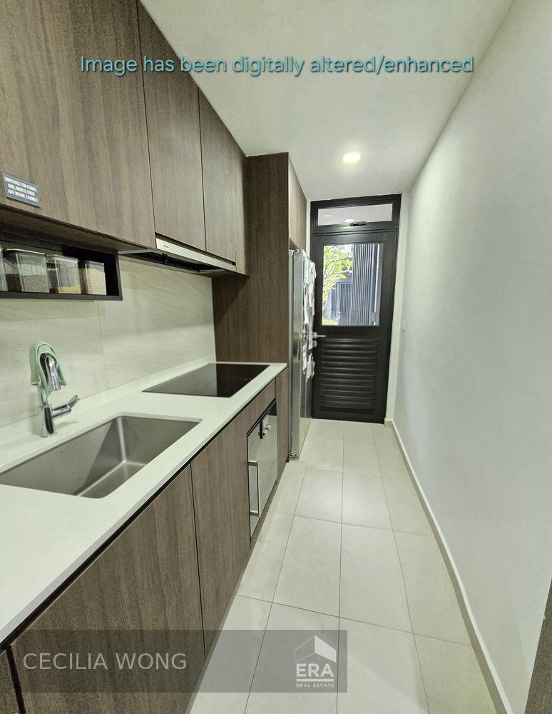 4-bedroom Strata Landed for Sale (with Private Carpark Space)