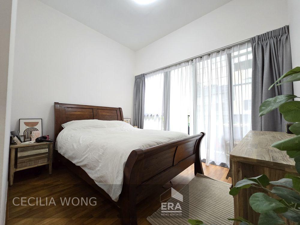 4-bedroom Strata Landed for Sale (with Private Carpark Space)