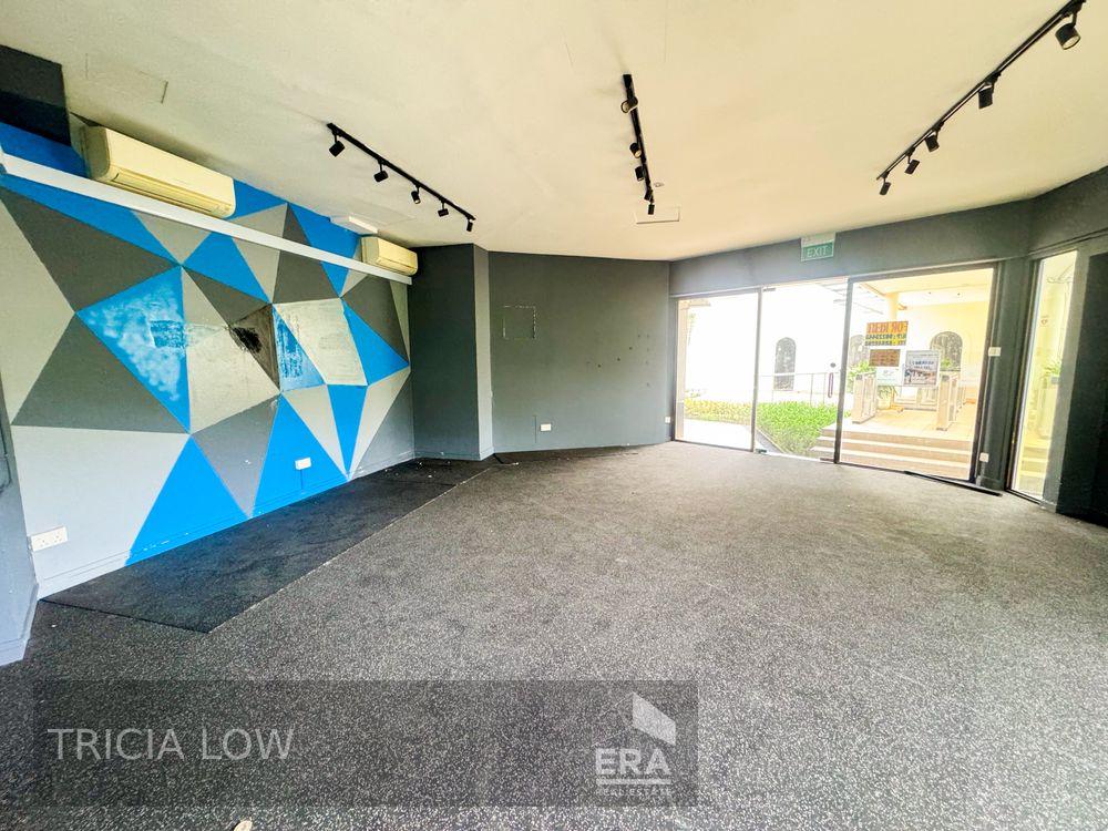 Freehold Retail Shop for Sale and Rent, High Footfall Location!