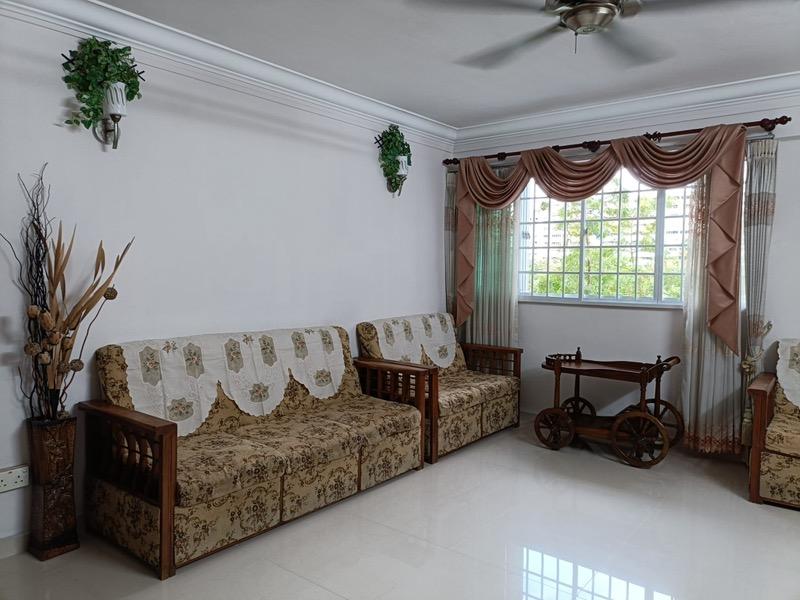 Prop-GPT: HDB Apartment: D27 Yishun 737 Yishun Street 72