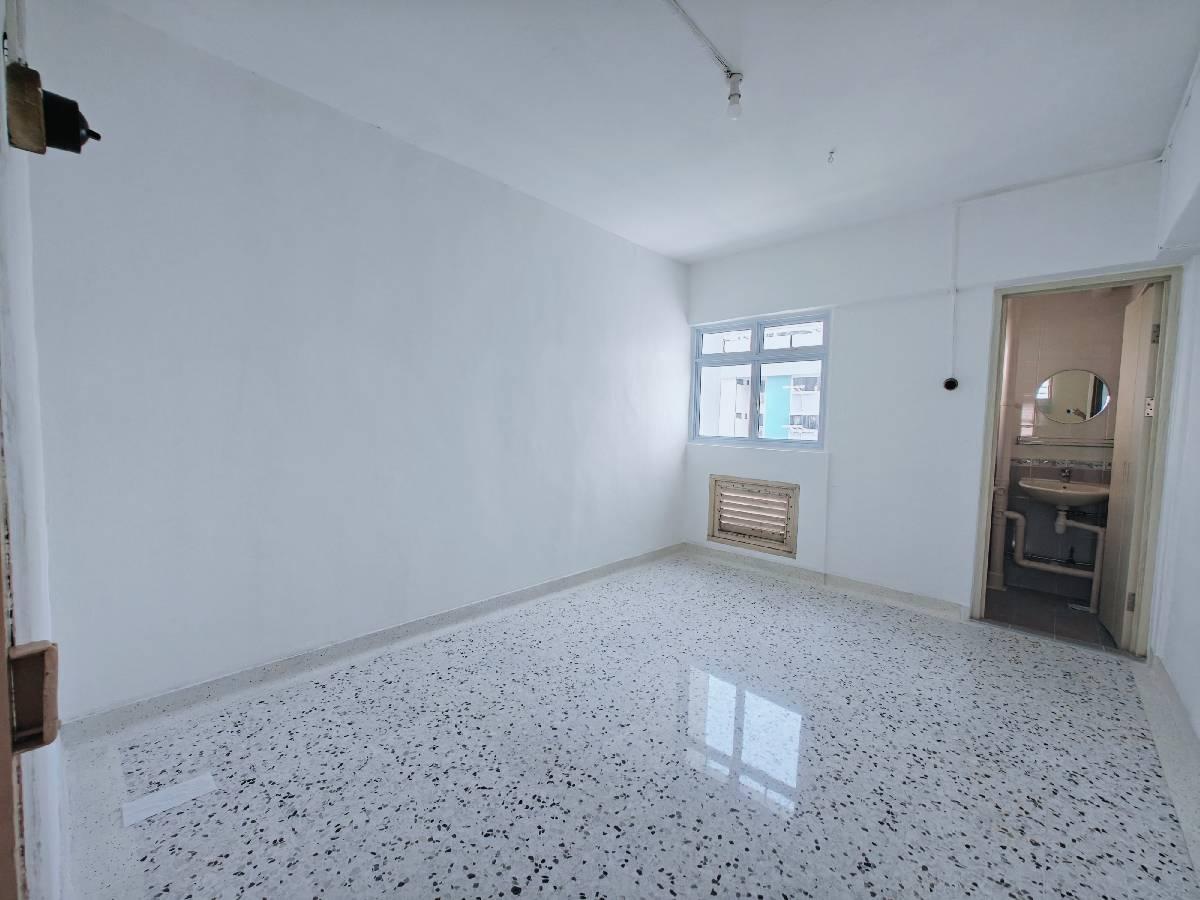 219 Ang Mo Kio Avenue 1 HDB Apartment For Sale, $460,000, 2 Bed 2 Bath 721 sqft $638.00 psf