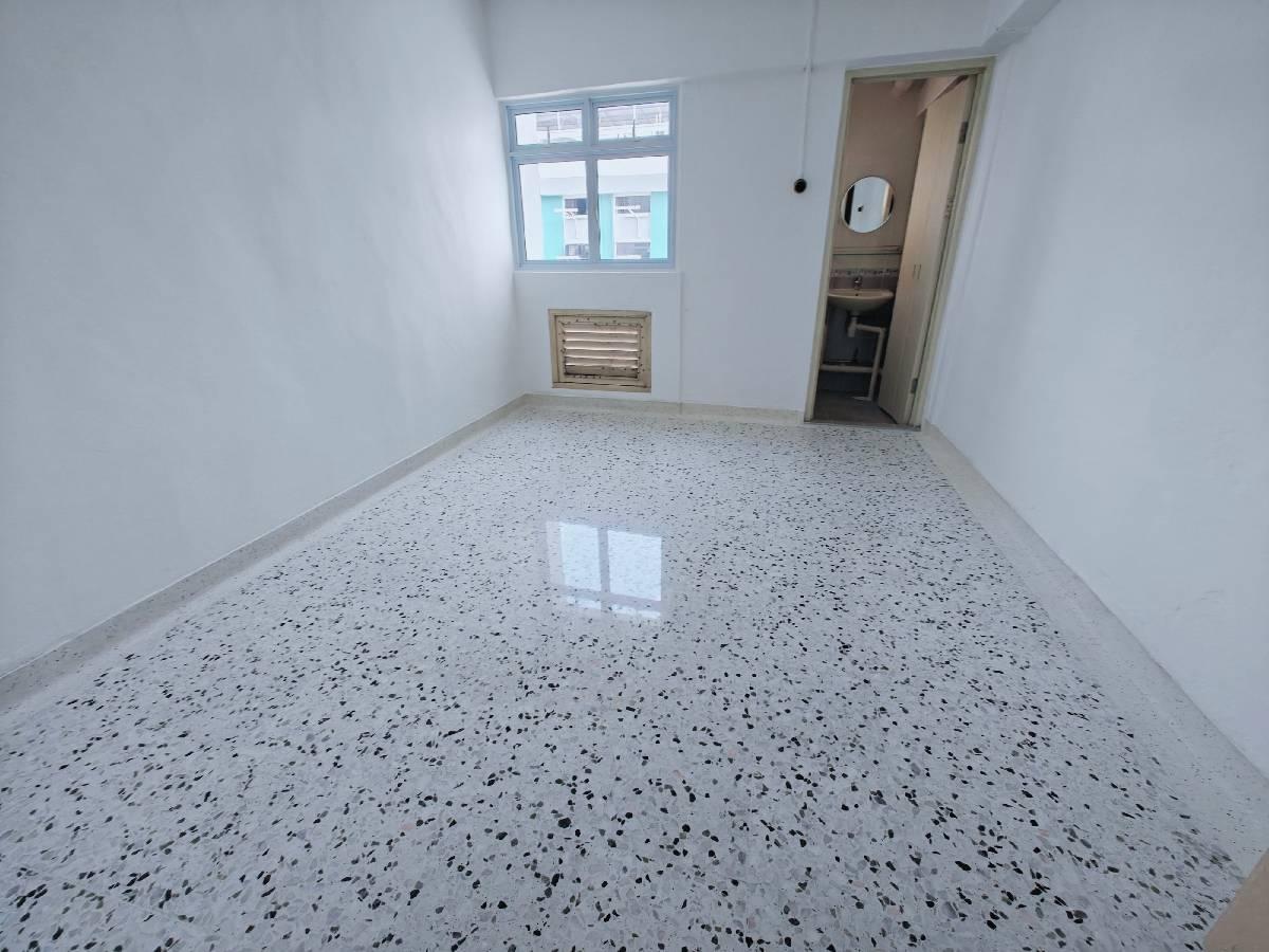 219 Ang Mo Kio Avenue 1 HDB Apartment For Sale, $460,000, 2 Bed 2 Bath 721 sqft $638.00 psf