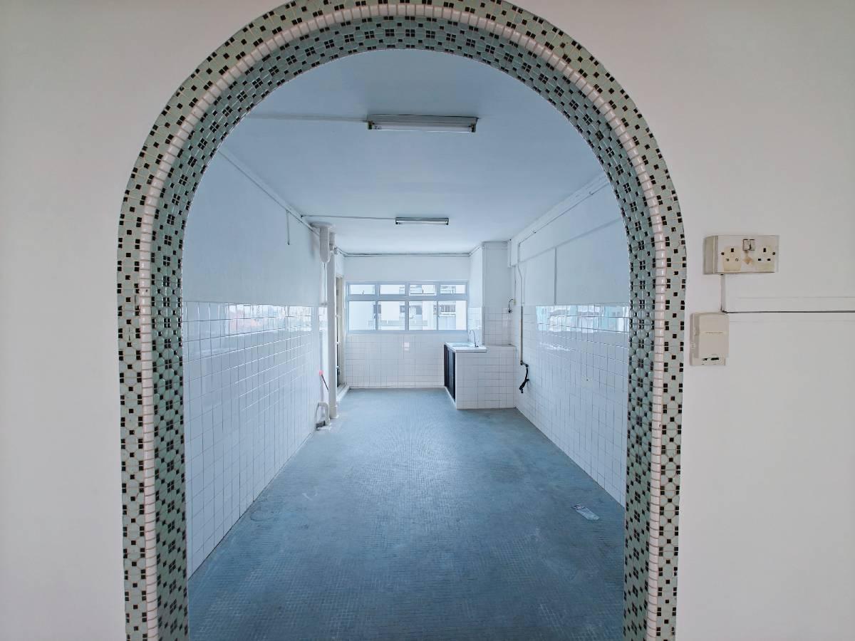 219 Ang Mo Kio Avenue 1 HDB Apartment For Sale, $460,000, 2 Bed 2 Bath 721 sqft $638.00 psf