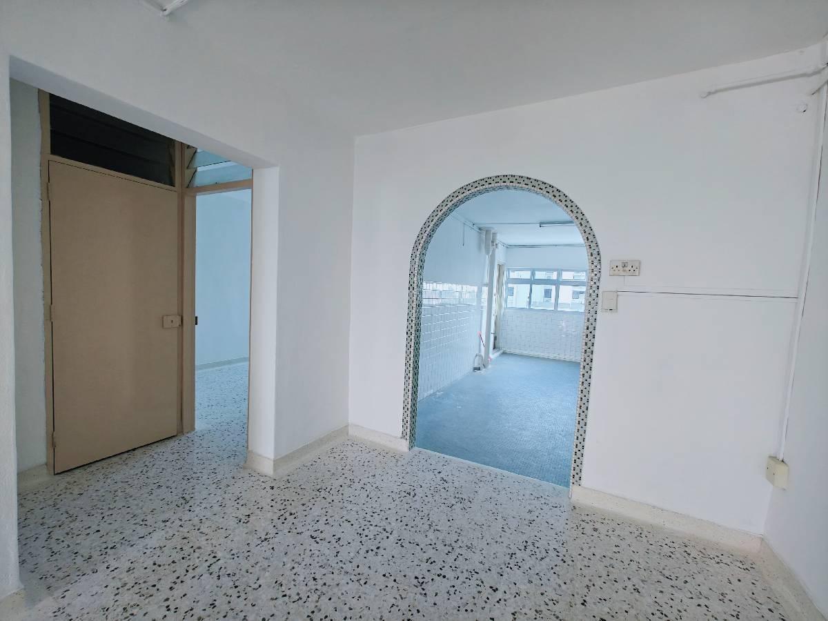 219 Ang Mo Kio Avenue 1 HDB Apartment For Sale, $460,000, 2 Bed 2 Bath 721 sqft $638.00 psf