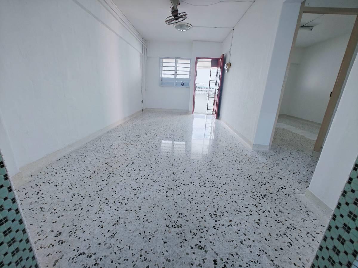 219 Ang Mo Kio Avenue 1 HDB Apartment For Sale, $460,000, 2 Bed 2 Bath 721 sqft $638.00 psf