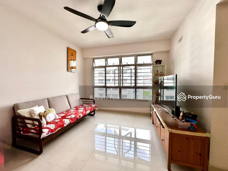 Prop-GPT: HDB Flat: D25  691B Woodlands Drive 73