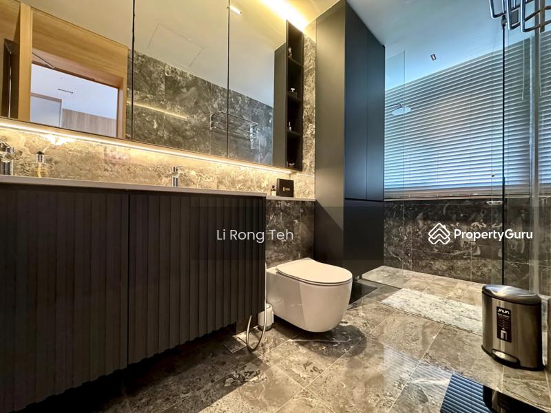 ALMOST NEW CORNER TERRACE! SMART HOME, SOLAR PANELS, EV READY. RENOVATED! MOVE IN CONDITION