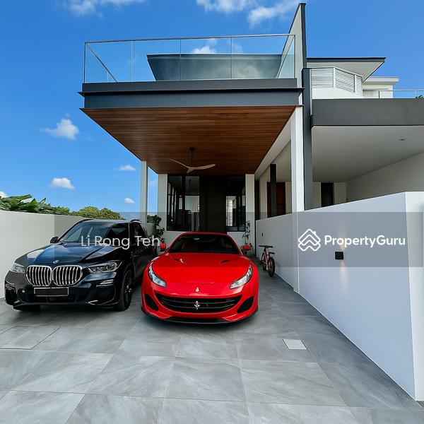 ALMOST NEW CORNER TERRACE! SMART HOME, SOLAR PANELS, EV READY. RENOVATED! MOVE IN CONDITION