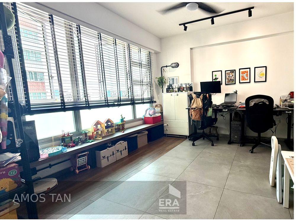 Prop-GPT: HDB - 3 room: D16 Bedok Bedok North Road, Bedok, Singapore, D16, 462429: Sgd 950,000