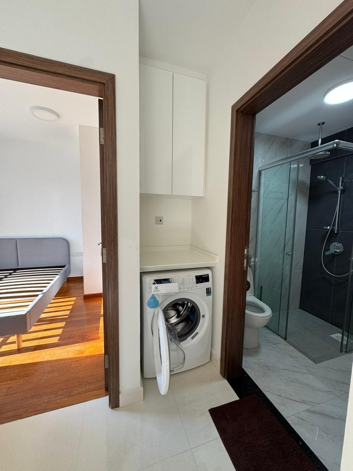 Kensington Square Condominium For Sale, $1,200,000, 2 Bed 2 Bath 614 sqft $1,954.00 psf