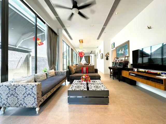 Prop-GPT: Semi-Detached: D19  Serangoon Garden. Tastefully Renovated. Walk To MyVillage