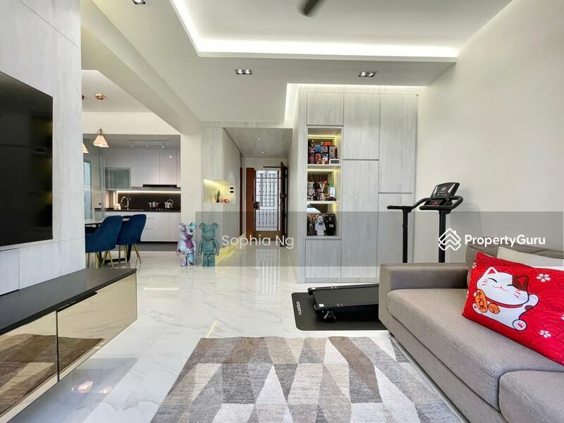 Prop-GPT: HDB Flat: D25  694B Woodlands Drive 62