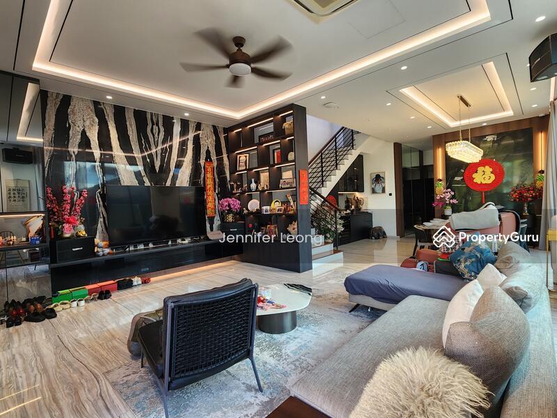 Tastefully Renovated 2.5-Sty Semi-D in Serangoon Garden