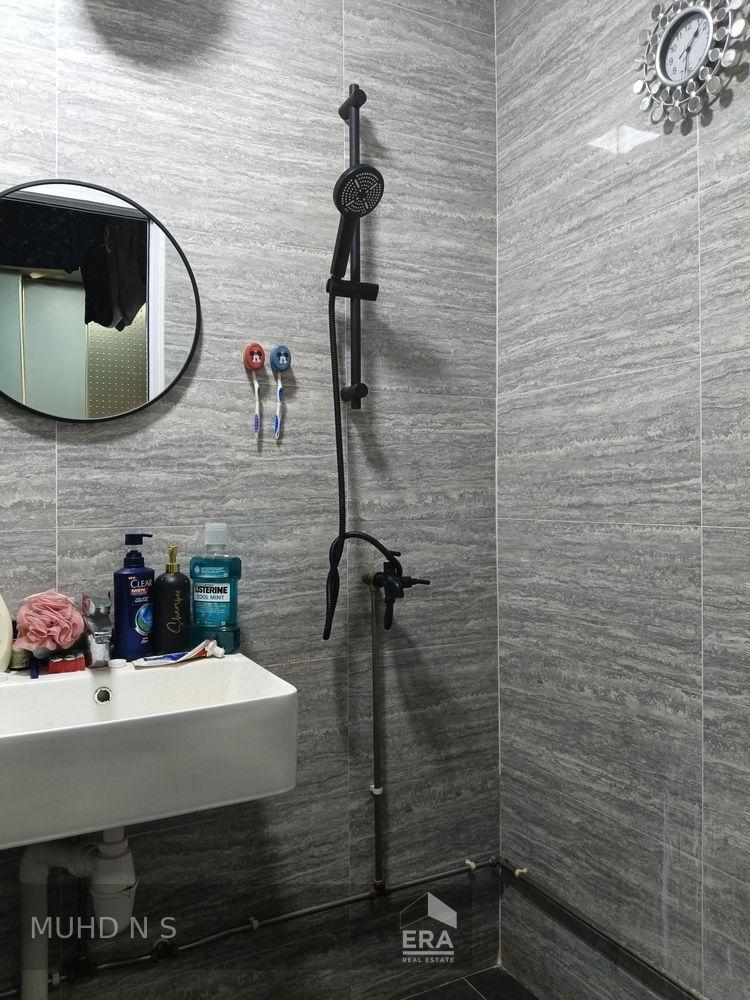 Super Rare! 4 Room, High Floor, Unblock View, Breezy, Facing Oth!