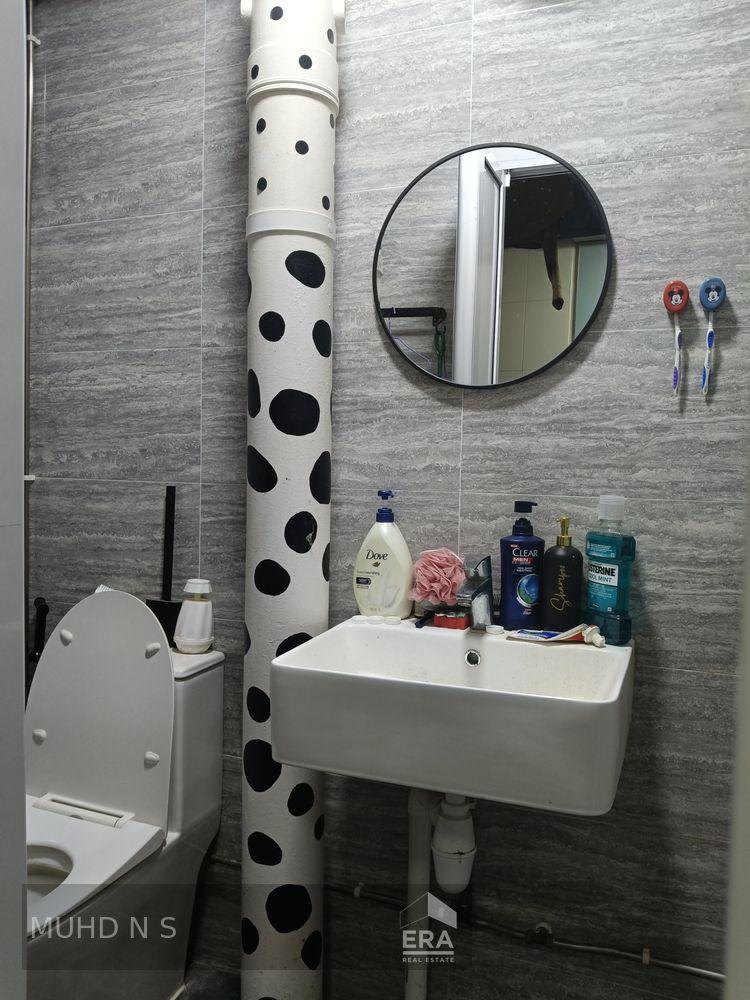 Super Rare! 4 Room, High Floor, Unblock View, Breezy, Facing Oth!