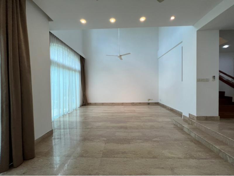 Prop-GPT: Condominium: D10  Duchess Crest