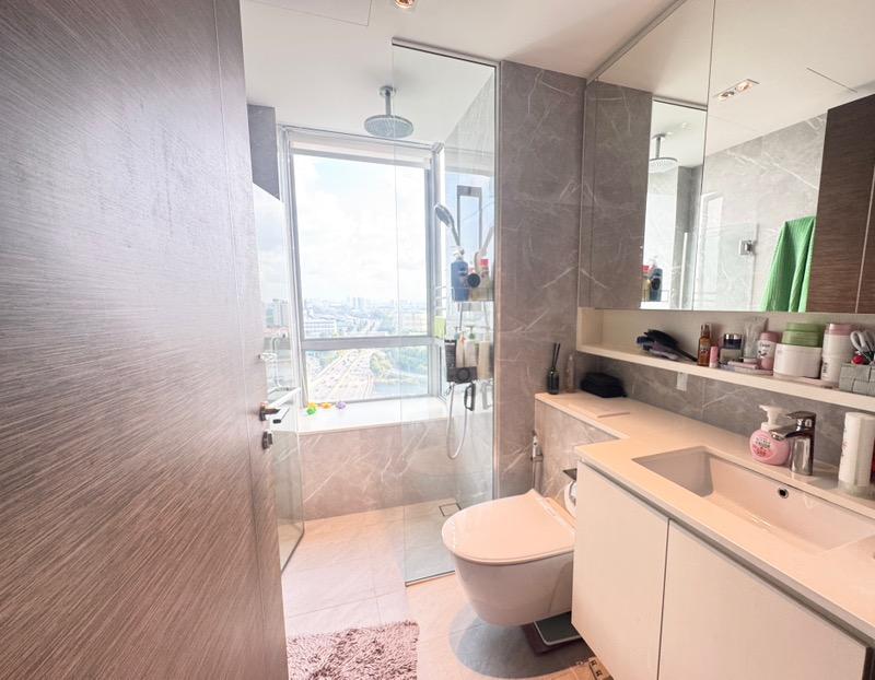 RiverBay Condominium For Sale, $1,600,000, 3 Bed 2 Bath 947 sqft $1,690.00 psf