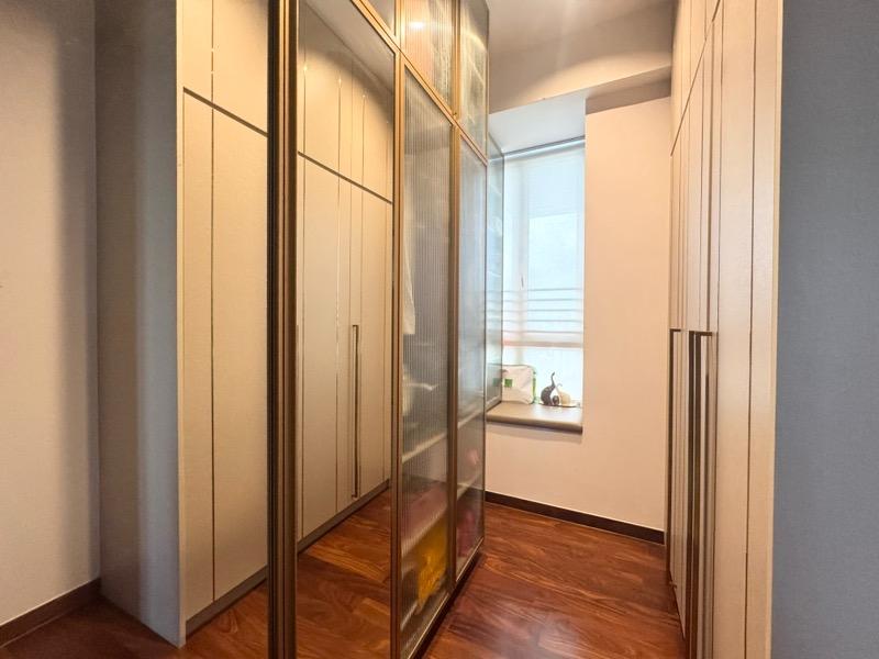 RiverBay Condominium For Sale, $1,600,000, 3 Bed 2 Bath 947 sqft $1,690.00 psf