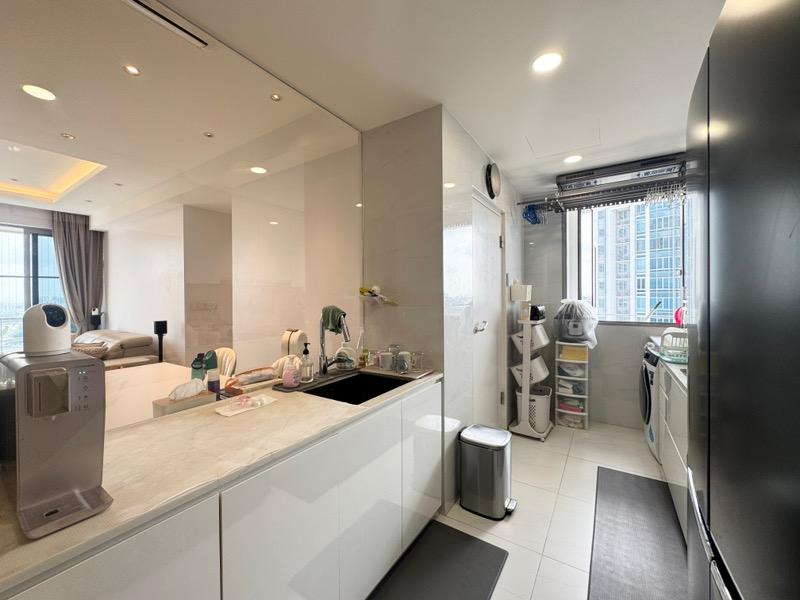 RiverBay Condominium For Sale, $1,600,000, 3 Bed 2 Bath 947 sqft $1,690.00 psf