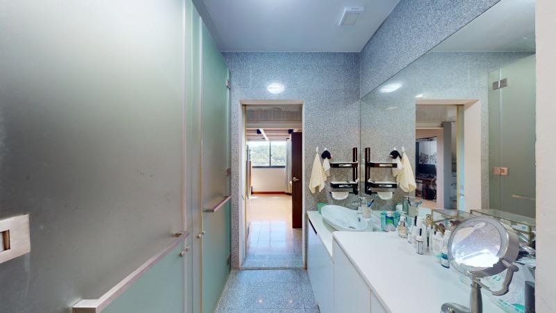 The Hillier Condominium For Sale, $900,000, 1 Bed 1 Bath 592 sqft $1,520.00 psf