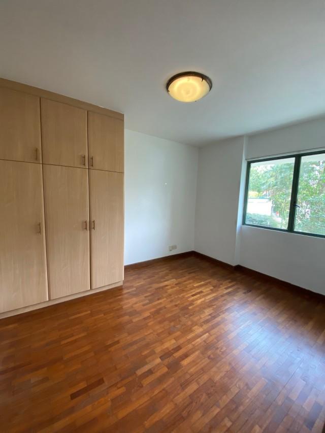 Cheap two bedroom apt Choa Chu Kang | sell vacant | ideal own stay Condominium For Sale, $1,033,333, 2 Bed 2 Bath 980 sqft $1,054.00 psf