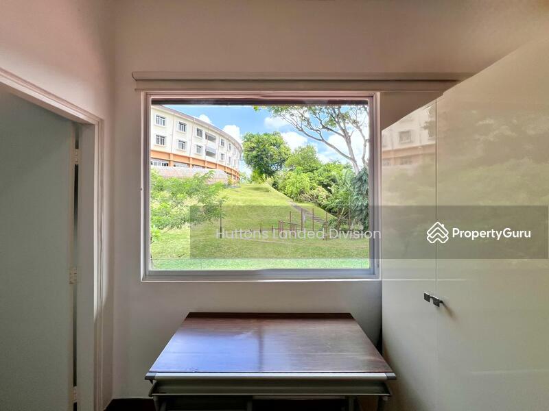 Wide Frontage Charming 2 Storey Semi-D within 1km to Raffles Girls Pri @ Greenwood