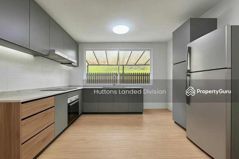 Wide Frontage Charming 2 Storey Semi-D within 1km to Raffles Girls Pri @ Greenwood