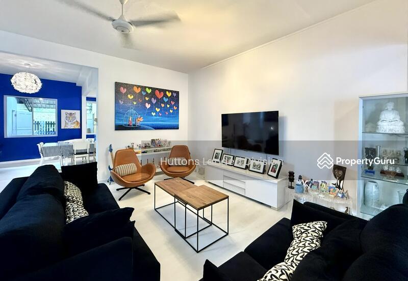 Wide Frontage Charming 2 Storey Semi-D within 1km to Raffles Girls Pri @ Greenwood